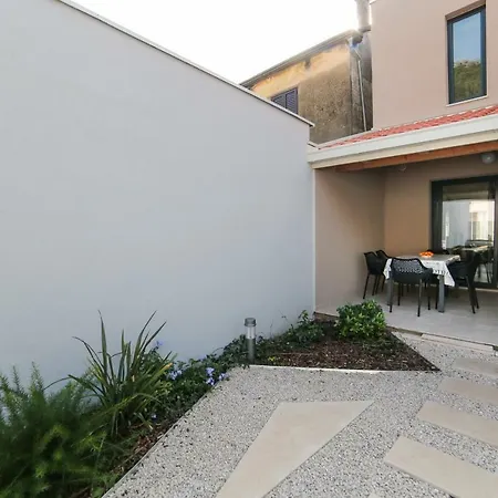 Lemon House Apartment